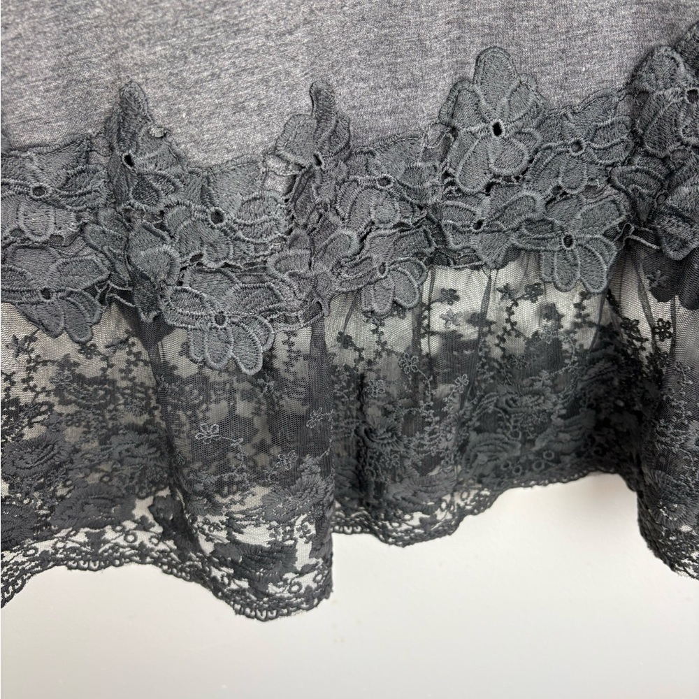 BloomChic Heathered Charcoal Gray V-Neck Lace Hem size 18-20 Plus Size - Picture 3 of 10